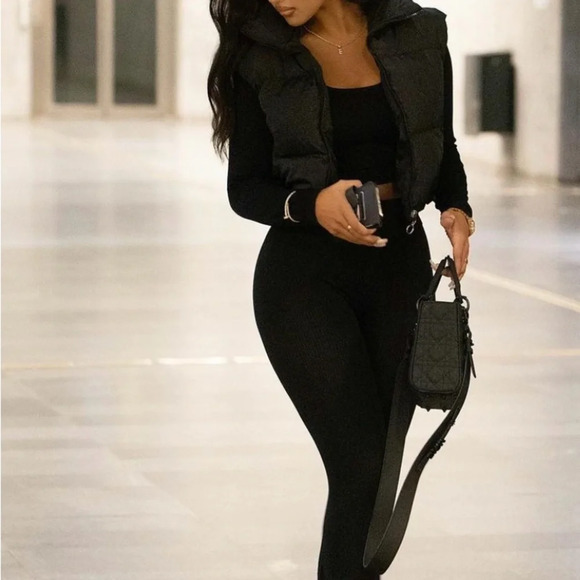 Chic Black Puffer Bubble Vest | Lightweight Layer with Feminine Flair - Picture 5 of 6